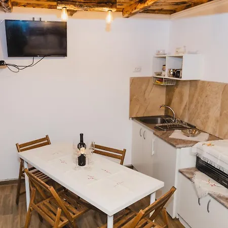 Salaṣtrikic 2 Apartman *