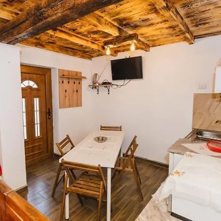 Salaṣtrikic 2 Apartman *