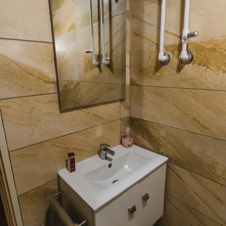 Apartman Salaṣtrikic 2 *